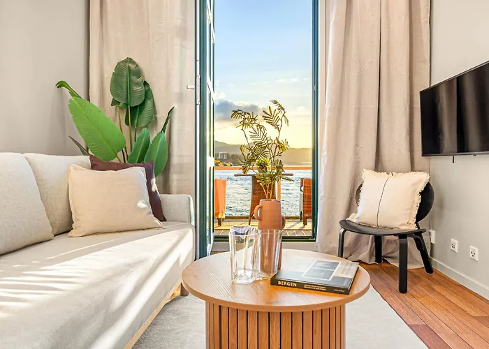 Heimby Homes - Seaside Balcony Bergen